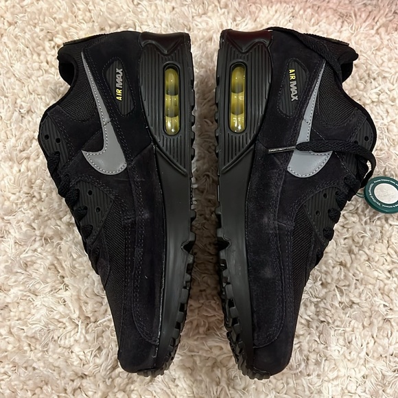 Never worn: Nike Air Max 90 Black Yellow Strike Metallic Cool Grey - Picture 6 of 10